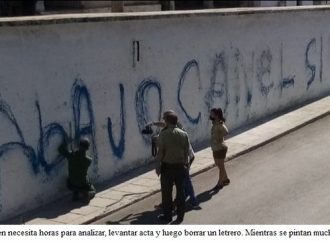 <strong>Cubanos desafían con carteles a un régimen temeroso</strong>