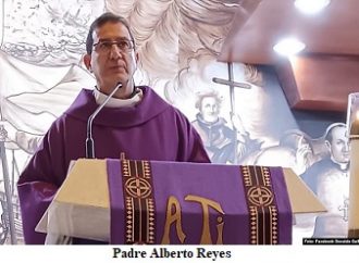 <strong>Al sacerdote cubano Alberto Reyes le prohibieron tocar las campanas de la iglesia durante los apagones</strong>
