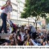 Efectivos del régimen de Maduro disparan a motos que trasladaban a María Corina Machado.